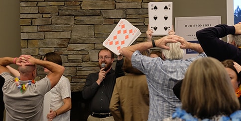 Billy Eshleman, paciente con hemofilia A, hablando en una reunión de la comunidad.